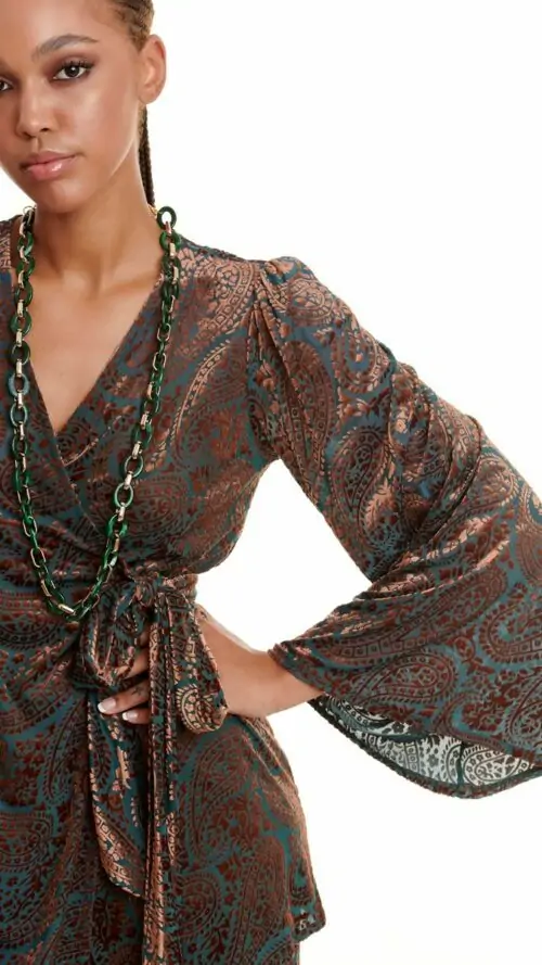 devore-kimono-zoom Ανοιχτή βελούδινη ζακέτα κιμονό με μανίκια καμπάνα και ασορτί ζώνη. Εμφάνιση ζουμ