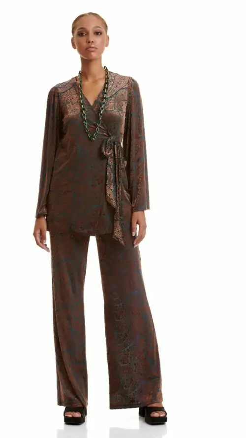 devore-psilomesi-veloute-imidiafani-pantelona-mprosta Ψηλόμεση βελουτέ ημιδιάφανη παντελόνα με λάστιχο. Από μπροστά