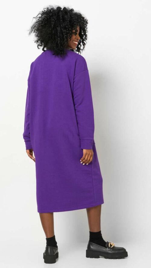 Μακρύ μωβ φούτερ φόρεμα με σκίσιμο στο μπούστο και τσέπες, από πίσω