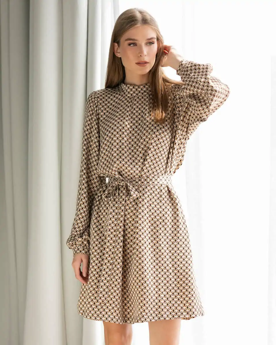 midi-forema-me-zoni Midi φόρεμα με ζώνη, εκρού και καφέ, με φερμουάρ στην πλάτη