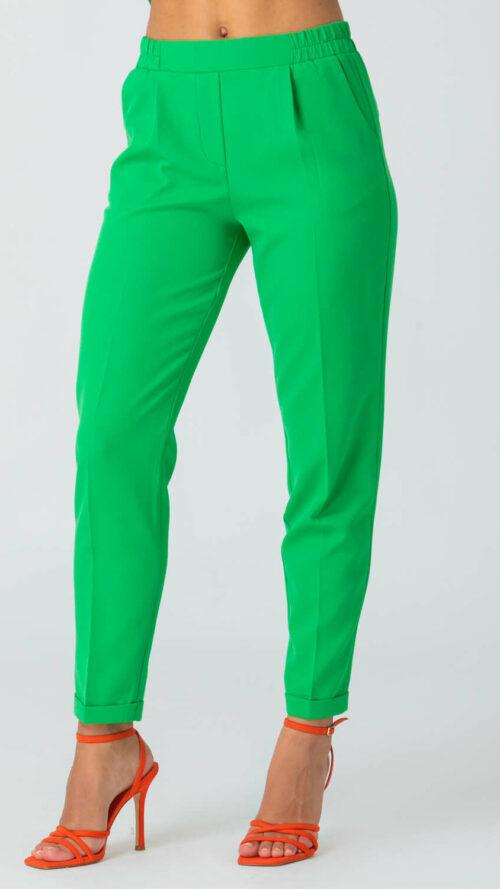 Πράσινο ψηλόμεσο παντελόνι σε ίσια γραμμή με λάστιχο στη μέση και τσέπες. Εμφάνιση από μπροστά.