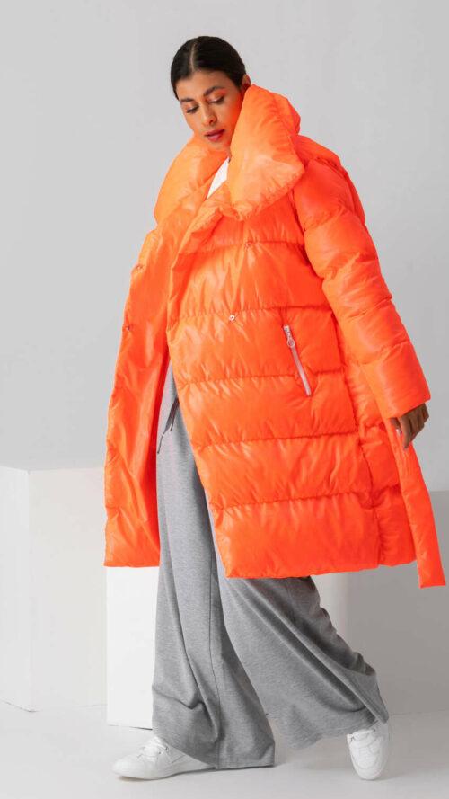 Puffer πορτοκαλί μπουφάν με όρθιο γιακά, τσέπες και ασορτί αποσπώμενη ζώνη.